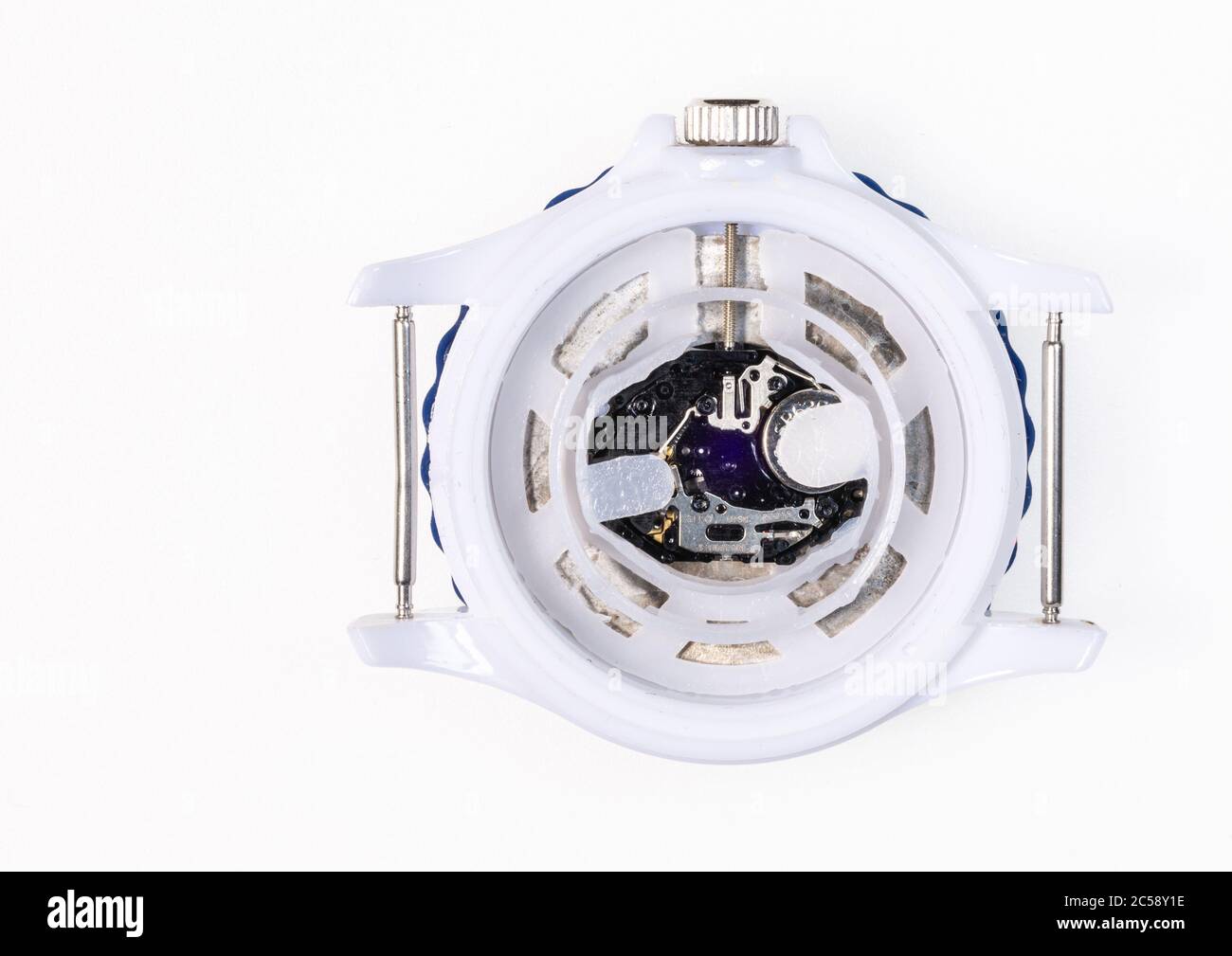 Das Innere einer elektronischen Uhr. Elektronische Zeitschaltuhr-Systeme. Stoppuhr. Eine Uhr auf weißem Hintergrund. Stockfoto