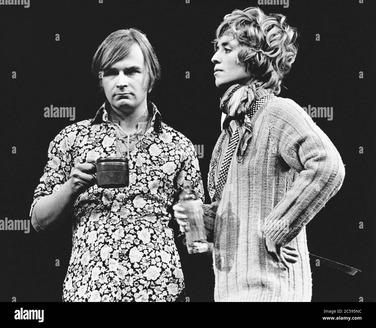 David Wood (Roger), Billie Dixon (Claire) in AFTER HAGGERTY von David Mercer an der Royal Shakespeare Company (RSC), Aldwych Theatre, London WC2 26/02/1969 Design: Alan Tagg Regie: David Jones Stockfoto