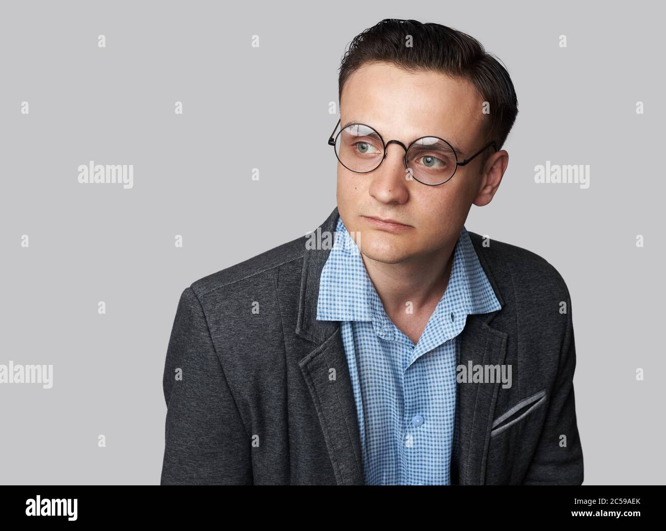 Schöner Mann in Brille, Porträt Stockfoto
