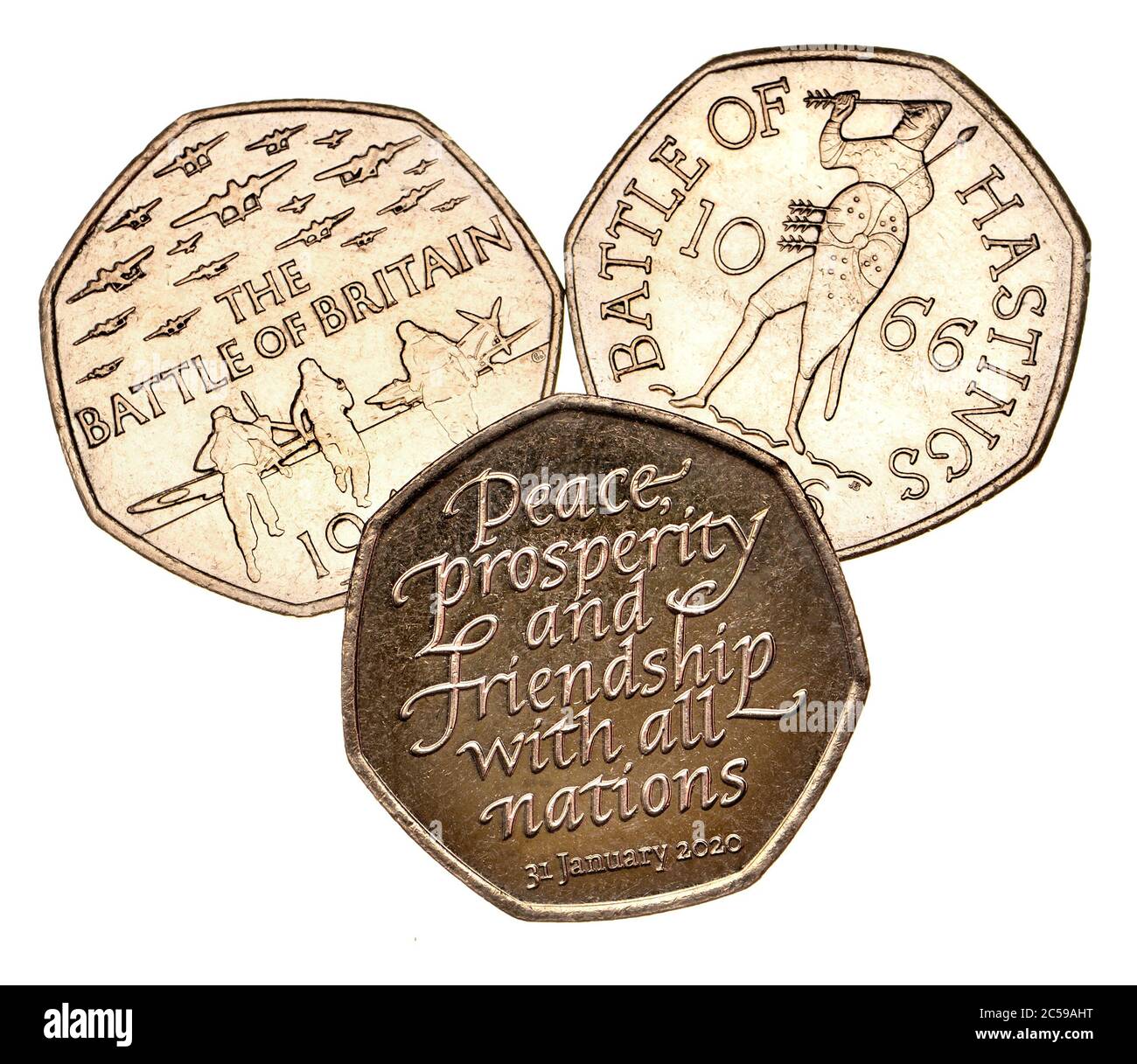 Britische Gedenkmünzen 50p. Schlacht von Großbritannien (2015) Schlacht von Hastings (2016) Brexit (2020) Stockfoto