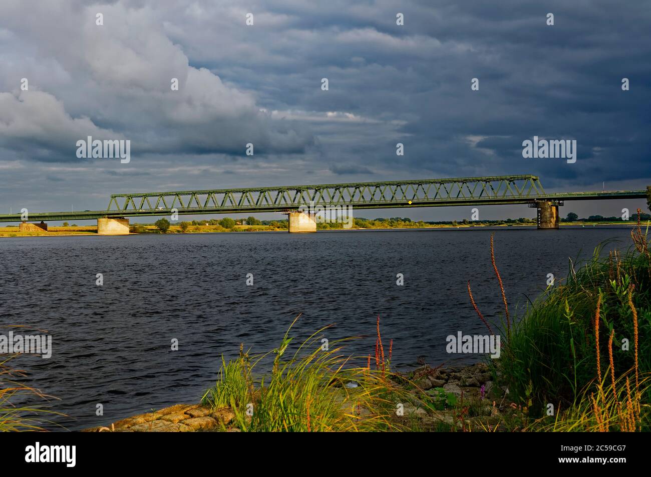 Lauenburg/Elbe: Brücke über die Elbe, Kreis Herzogtum Lauenburg, Schleswig-Holstein, Deutschland Stockfoto