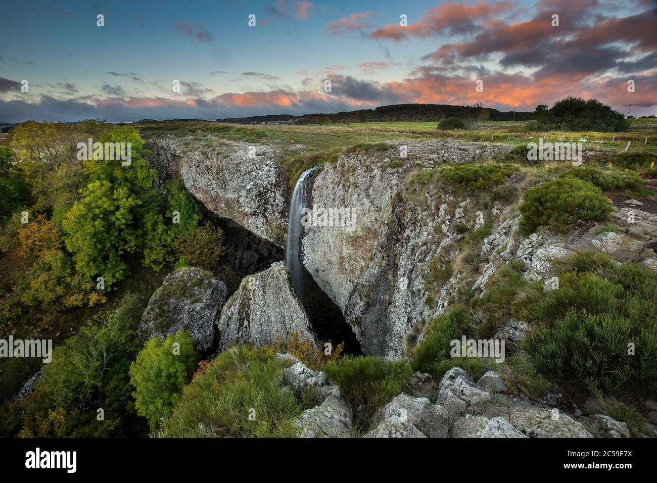 Frankreich, Lozere, regionaler Naturpark Aubrac, Nasbinals, der Wasserfall Déroc Stockfoto