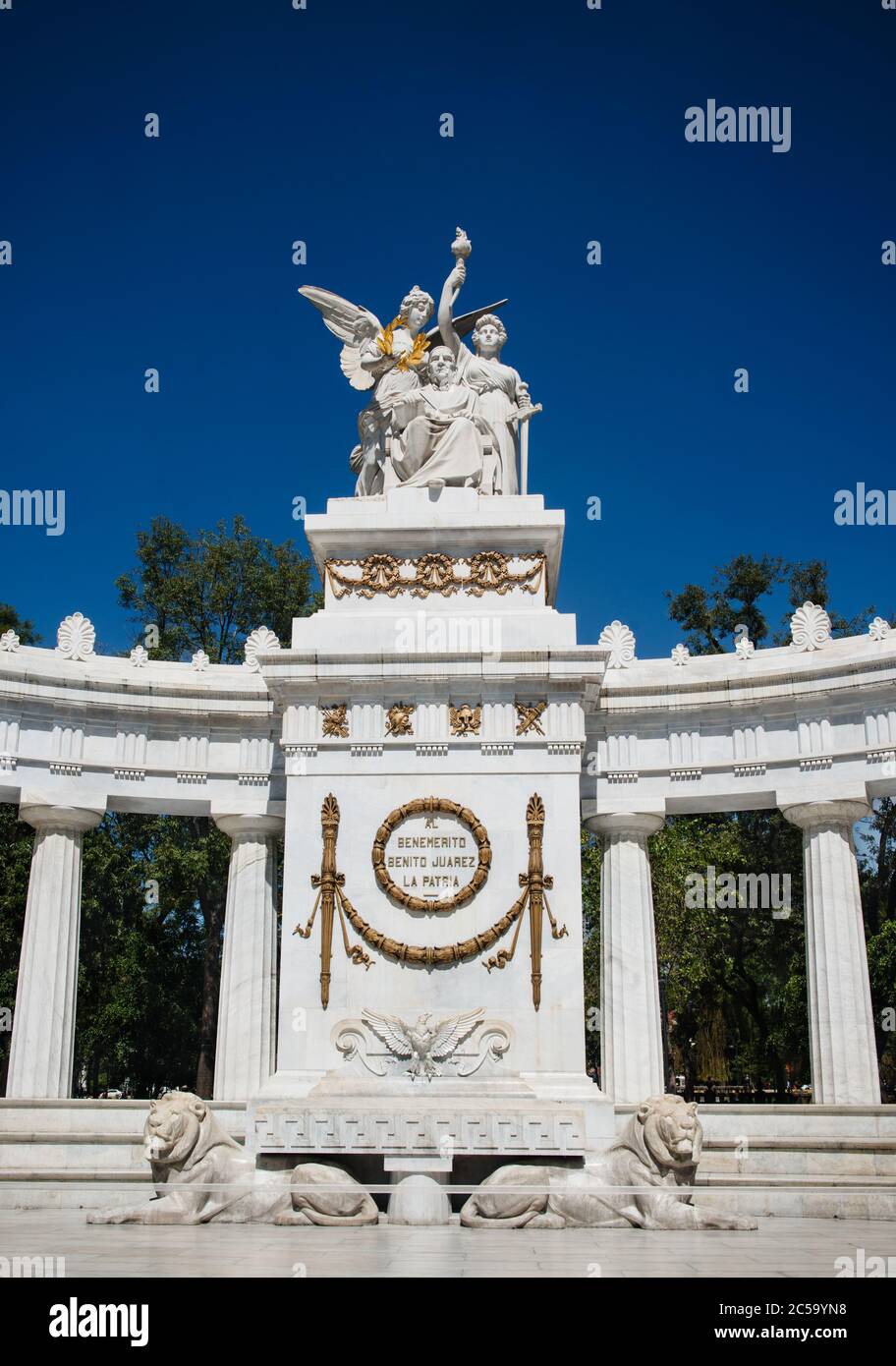 Denkmal vor der Kolonnade, Hemiciclo a Benito Juarez, Mexiko-Stadt, Mexiko Stockfoto