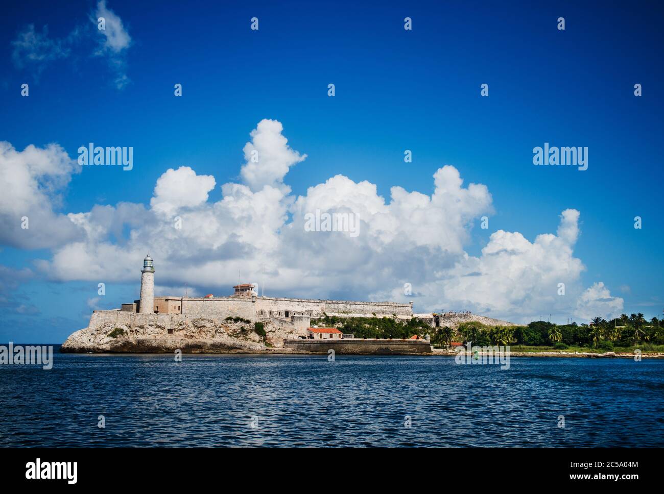 Das Morro Schloss, El Morro Fort und Leuchtturm auf dem Wasser in Havanna, Kuba, Karibik Stockfoto