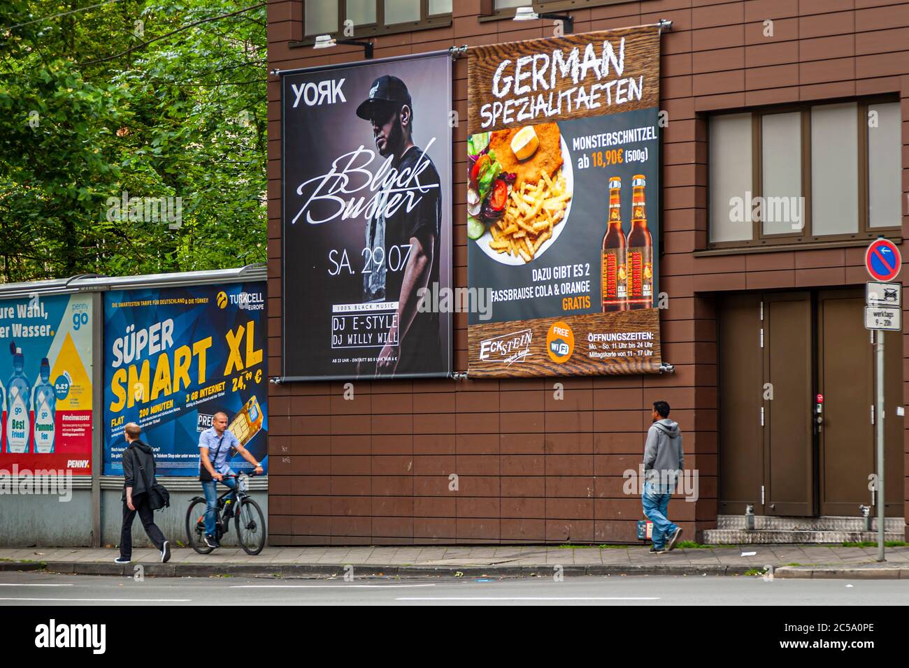 Fast-Food-Werbung in Kassel, Deutschland Stockfoto
