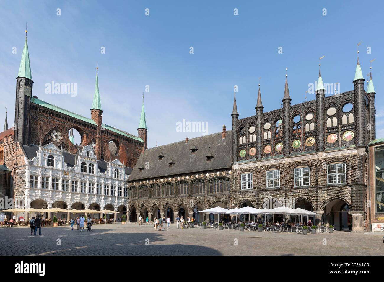 Das Rathaus der Hansestadt Lübeck ist eines der bekanntesten Bauwerke der Backsteingotik. Stockfoto
