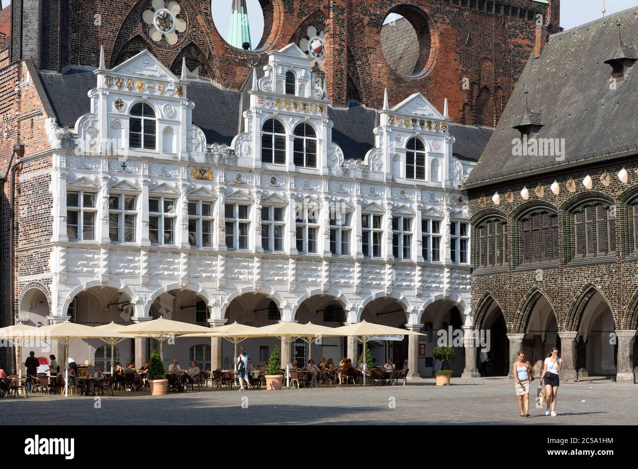 Das Rathaus der Hansestadt Lübeck ist eines der bekanntesten Bauwerke der Backsteingotik. Stockfoto