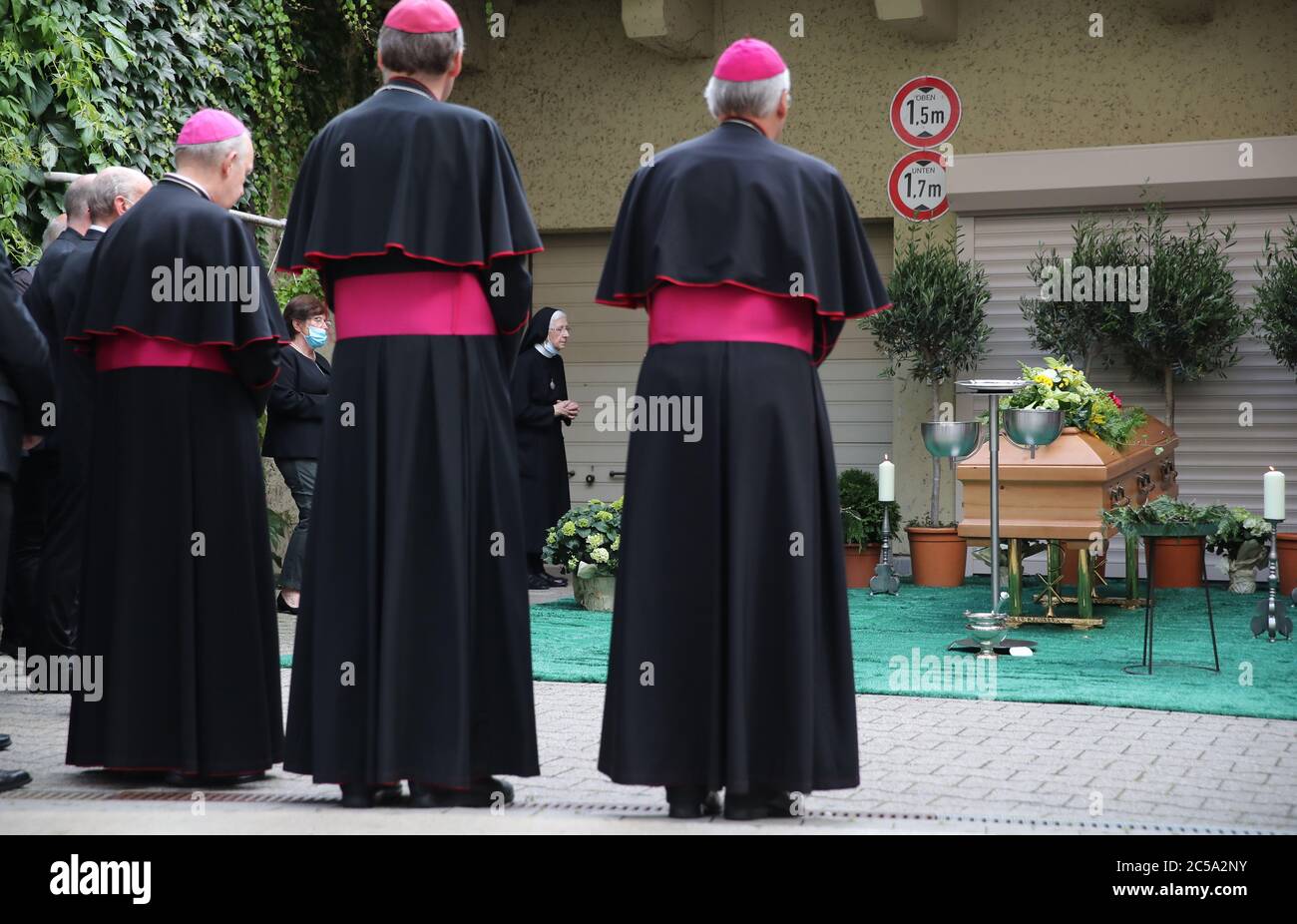 Regensburg, Deutschland. Juli 2020. Vor dem Sarg des verstorbenen Georg ...