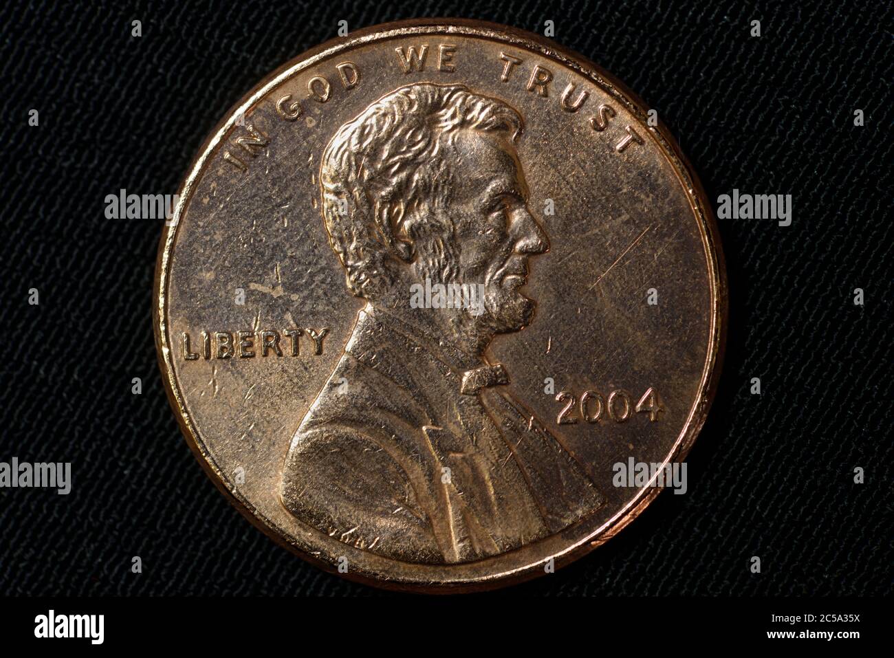Eine alte, 2004 Jahre alte, ein-Cent-Münze mit Porträt des Präsidenten der Vereinigten Staaten Abraham Lincoln, Draufsicht Stockfoto