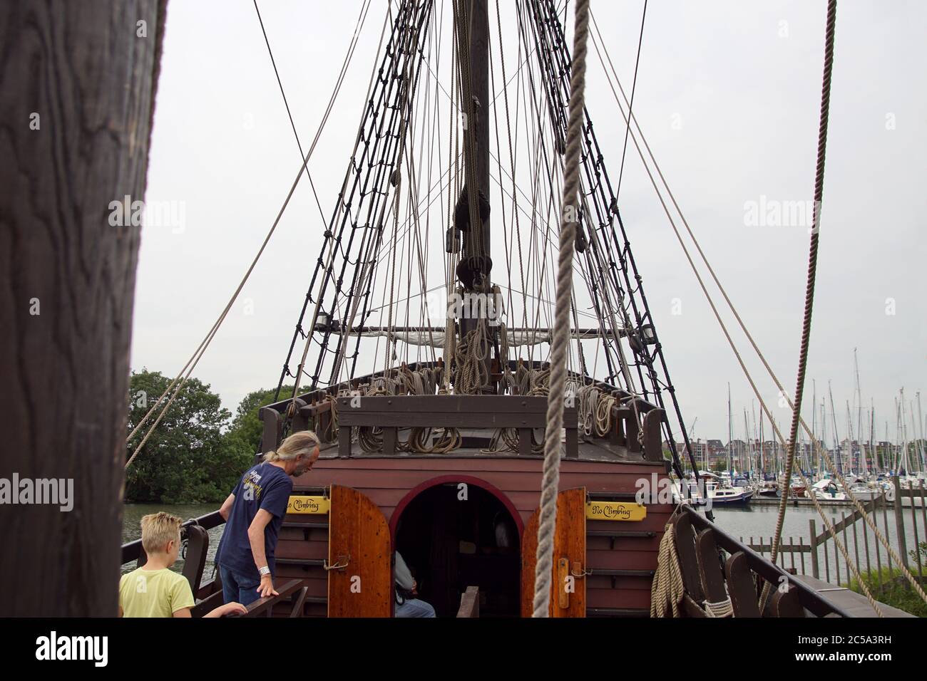 Zweite Nachbildung von Halve Maen. Boot (ähnlich einer Karacke) der niederländischen V.O.C. segelte 1609 nach New York. Kapitän Henry Hudson. Hoorn, Niederlande Stockfoto