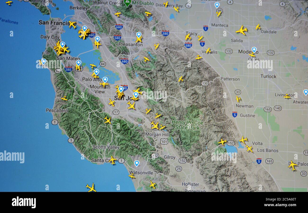 Flugverkehr über San Francisco Region ( 01july 2020, UTC 16.42 ) , im Internet, mit Flightradar 24 Website von Svenska Resenätverket ab Stockfoto