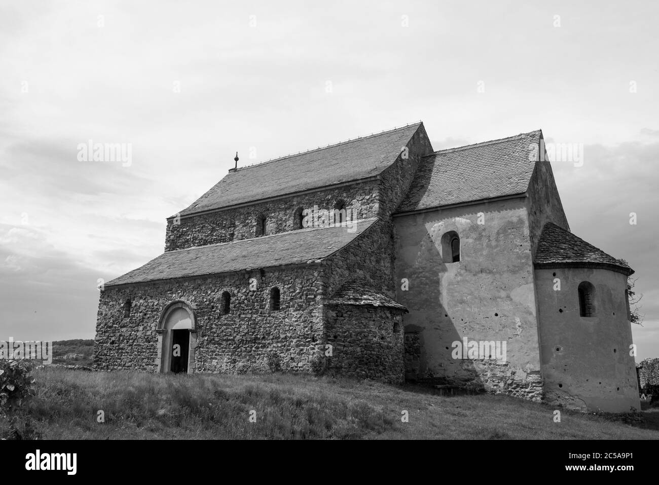 Die Steinkirche in der mittelalterlichen Festung Stockfoto