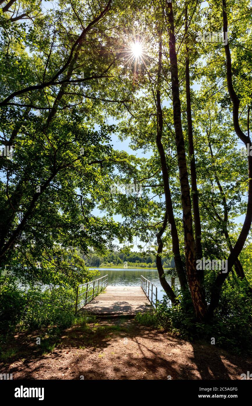 Idyllischer Ort an einem See in der Mecklenburgischen Seenplatte, Deutschland Stockfoto