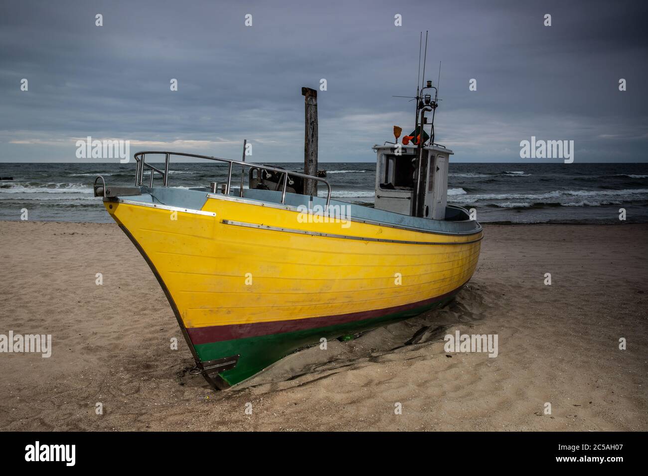 Fischerschiff an der polnischen Ostsee Stockfoto