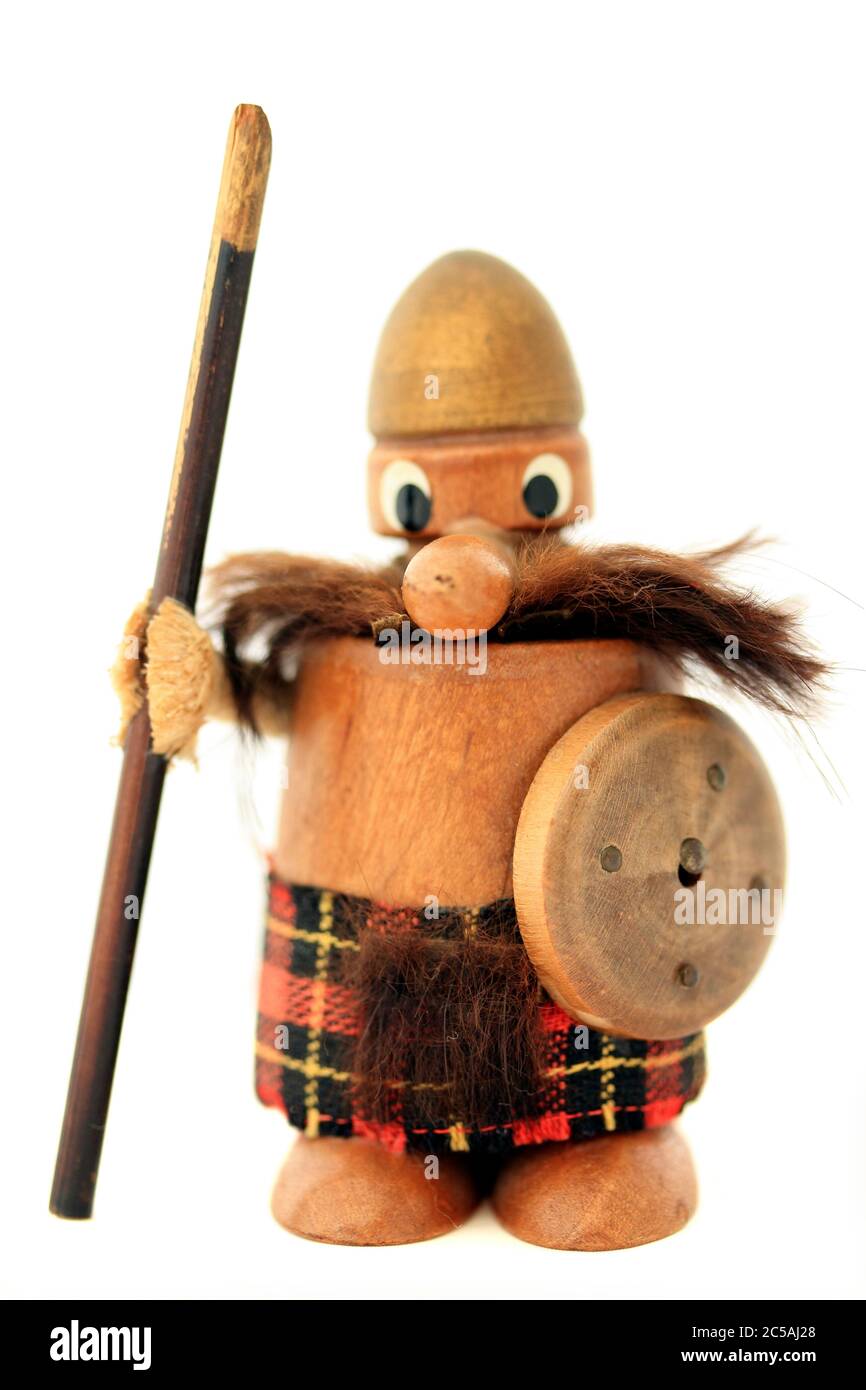Holzschmuck einer Figur mit einem Kilt, Schottland, schottisches Souvenir Stockfoto