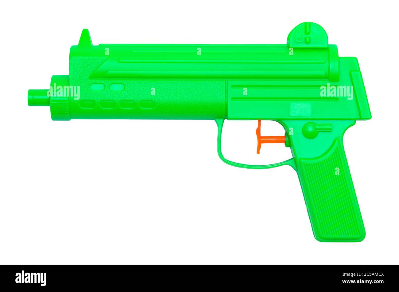 Grünes Spielzeug Wasser spritzen Pistole isoliert auf weiß. Stockfoto