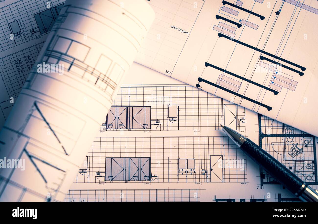 Bauprojektplanung, Managementkonzept, gantt-Diagramm-Zeitplan und Blaupausen Stockfoto