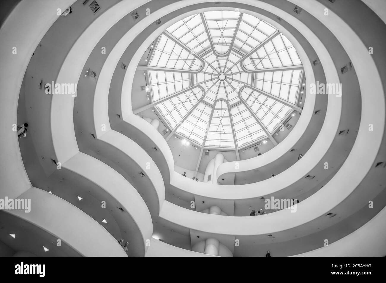 Interieur des Guggenheim Museums in New York, Mono Stockfoto