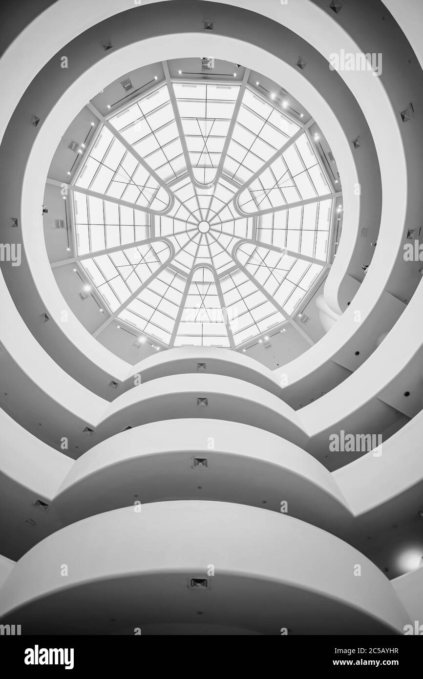 Interieur des Guggenheim Museums in New York, Mono Stockfoto