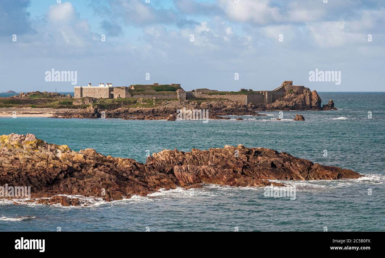 Fort Château à l’Étoc an der Küste von Alderney, Kanalinseln Stockfoto