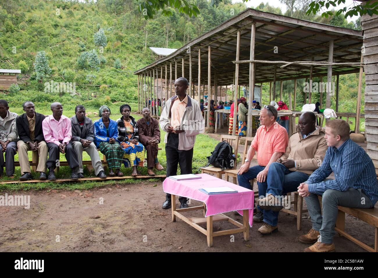 Besuch der Gashonga Kaffee-Kooperative in der Region Lake Kivu in Ruanda Stockfoto