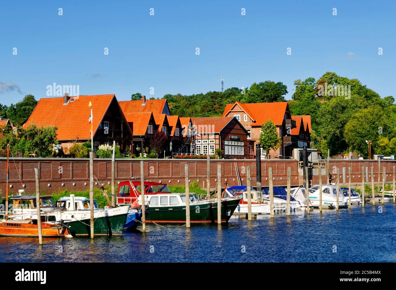 Hitzacker (Elbe): Hafen und Hochwasserschutzanlage, Landkreis Lüchow-Dannenberg, Niedersachsen, Deutschland Stockfoto
