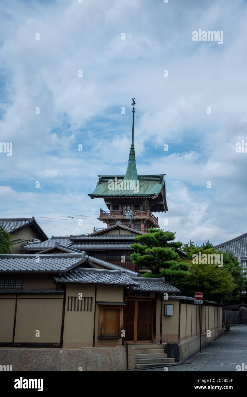 Alte Gebäude im Gion Viertel. Kyoto, Japan. Stockfoto