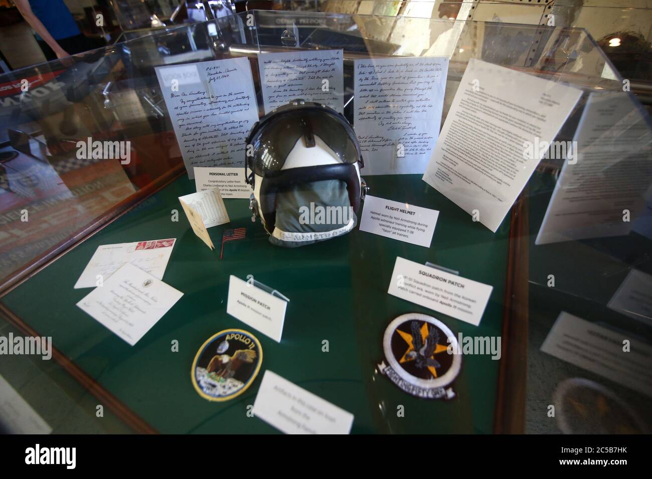 Apollo 11 Helm und Erinnerungsstücke an die San Diego Air & Space Museum Stockfoto