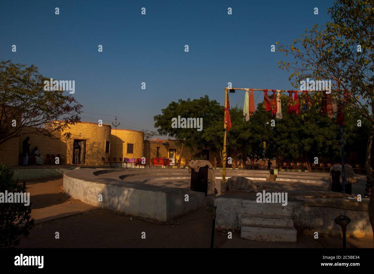 Ein friedliches Wüstendorf in rajasthan Stockfoto