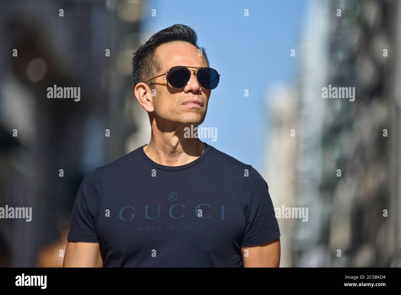 Gucci T Shirt Stockfotos und -bilder Kaufen - Alamy