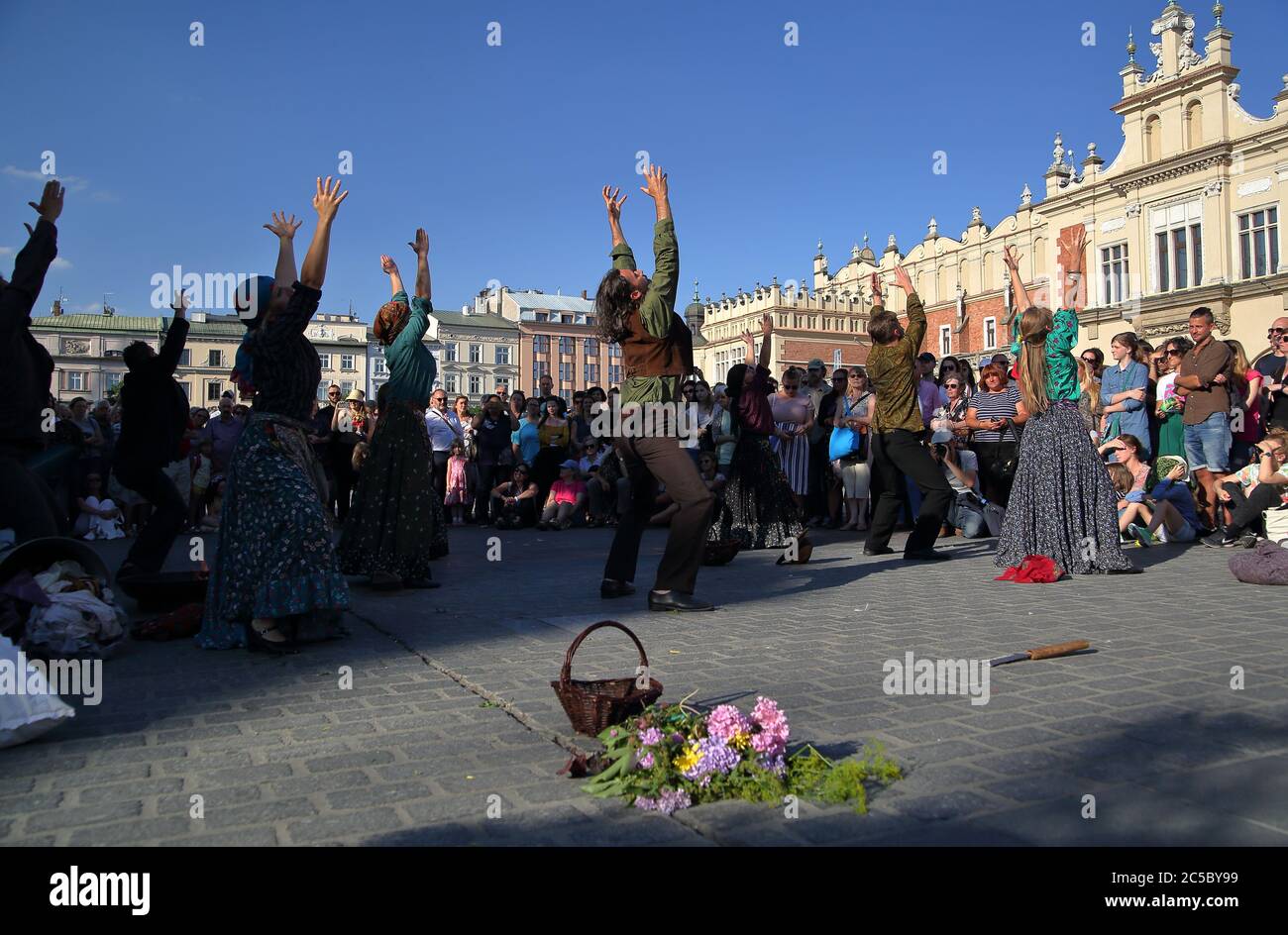 Krakau / Polen - 5. Juli 2019: Aufführung mit dem Titel DROM - auf den Pfaden der Roma, gespielt vom KTO-Theaterstudio während des Straßentheaterfestivals Stockfoto
