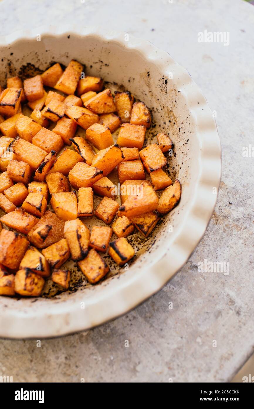 Butternut Squash im Ofen gekickt Stockfoto