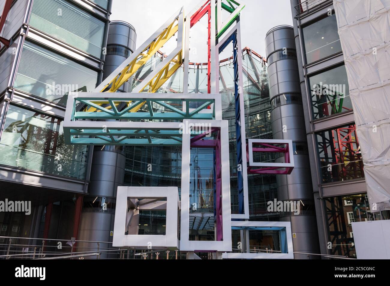 Der Eingang und das Logo zu Channel 4 Television, Horseferry Road, Westminster, London, SW1, UK Stockfoto