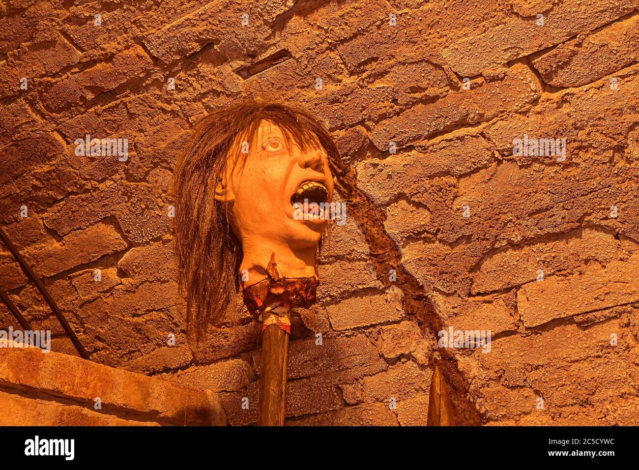 Mittelalterliche Folter. Kopf auf einen Dorn. Folterinstrument Stockfoto