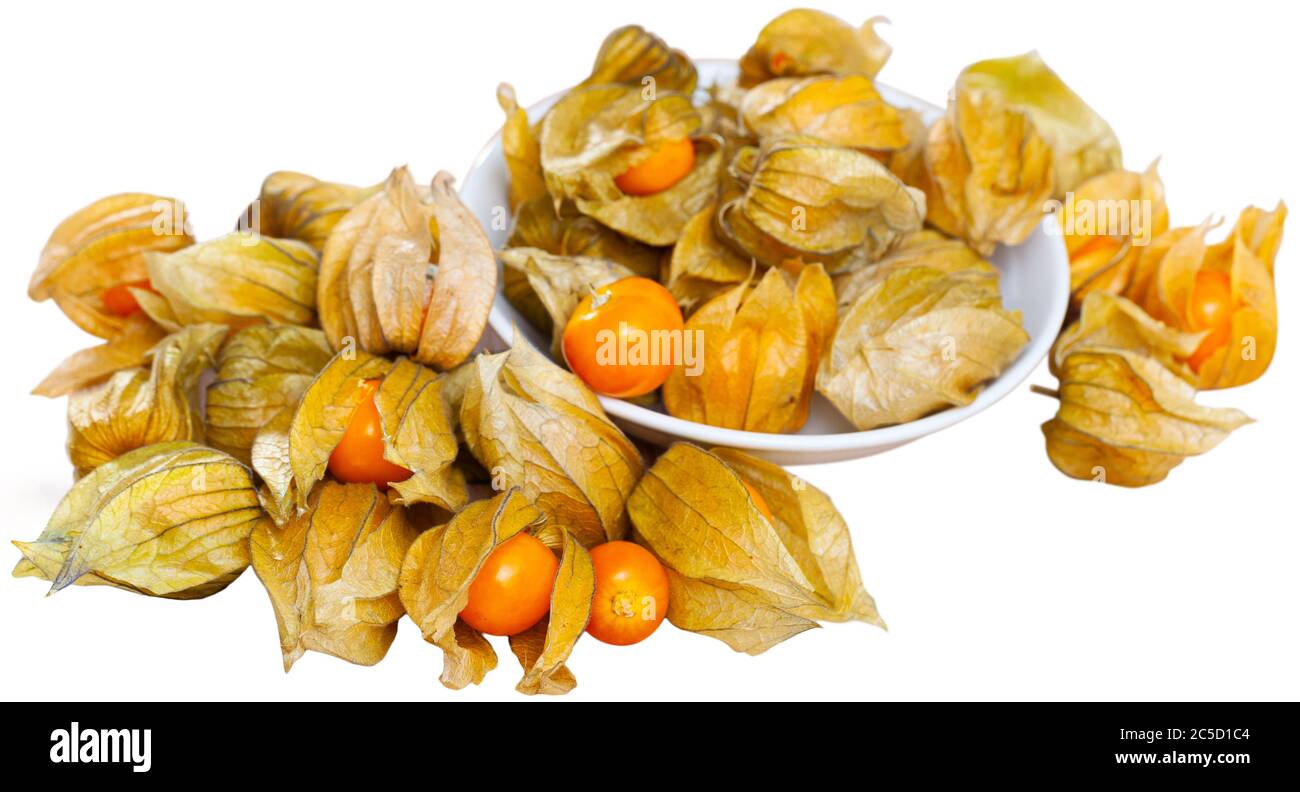 Nahaufnahme der gelben reifen Physalis (Physalis peruviana). Obst und  Gemüse; vegetarische und gesunde Ernährung. Bereit zum Essen. Isoliert über  weißem BA Stockfotografie - Alamy