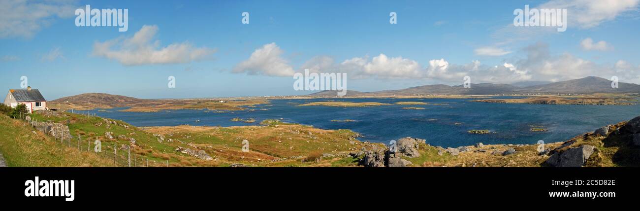 Panoramablick über herrliche Isolation bis LOCH BOISDALE aus dem Süden, SOUTH UIST, SCHOTTLAND Stockfoto