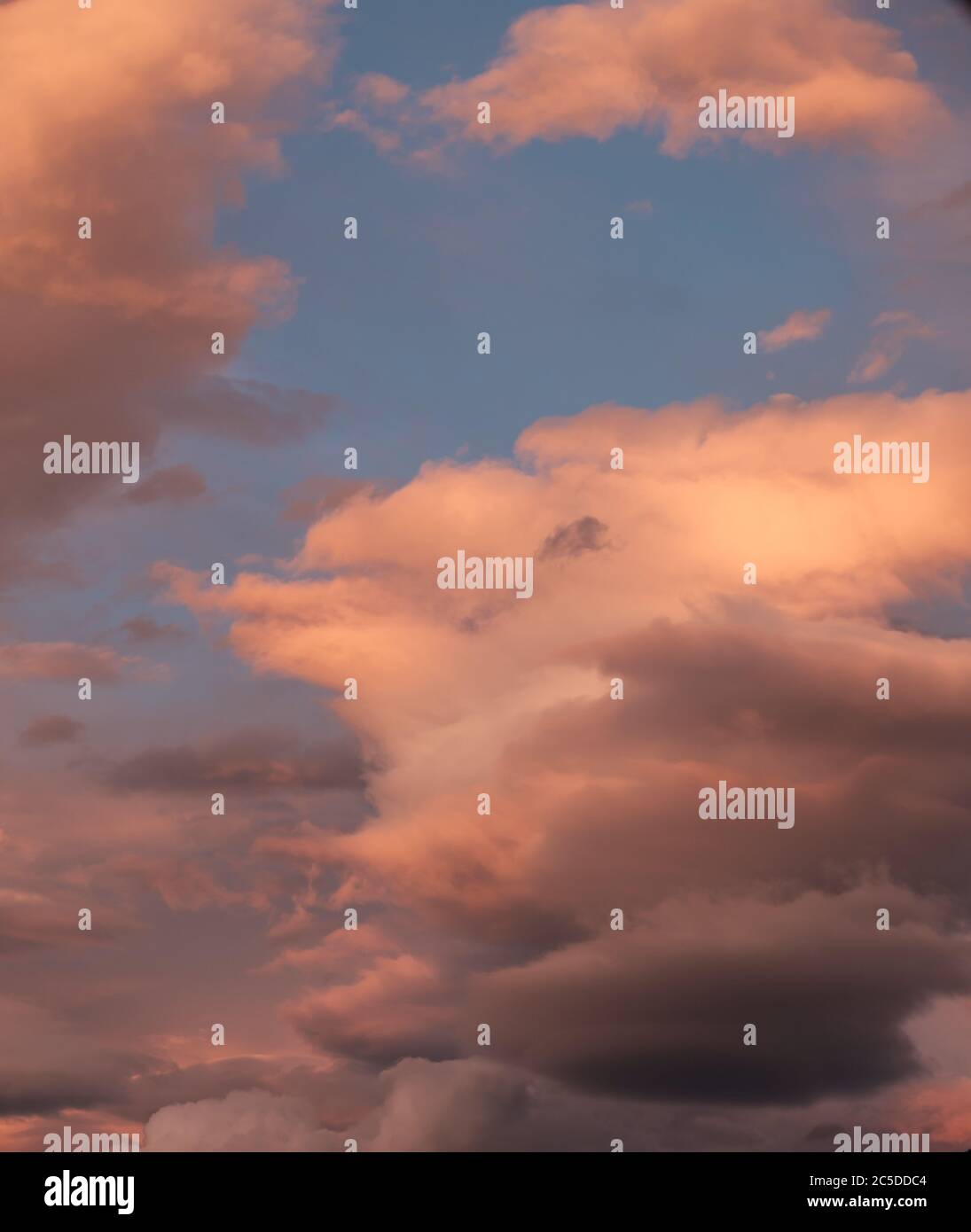 Sonnenuntergangswolken in Slowenien Stockfoto