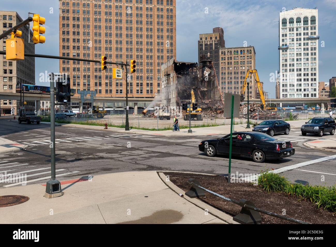 Detroit, Michigan, USA - 19. August 2014: Ein Gebäude wird in der Innenstadt von Detroit abgerissen. Stockfoto