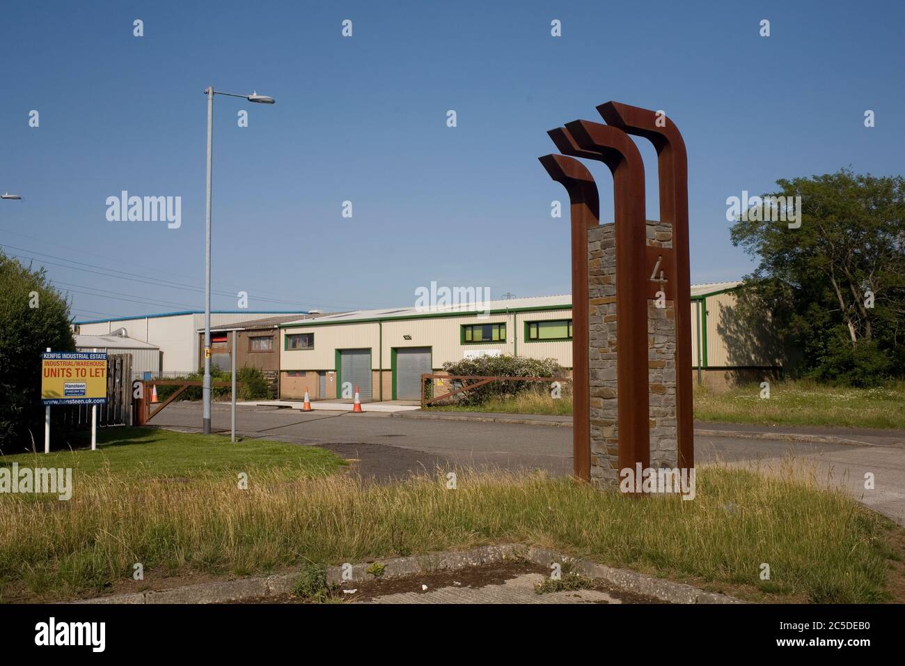 Kenfig Industriegebiet 4 mit keltischen Chemikalien und Zeichen von Lagerhäusern oder Industrieeinheiten zu vermieten Stockfoto