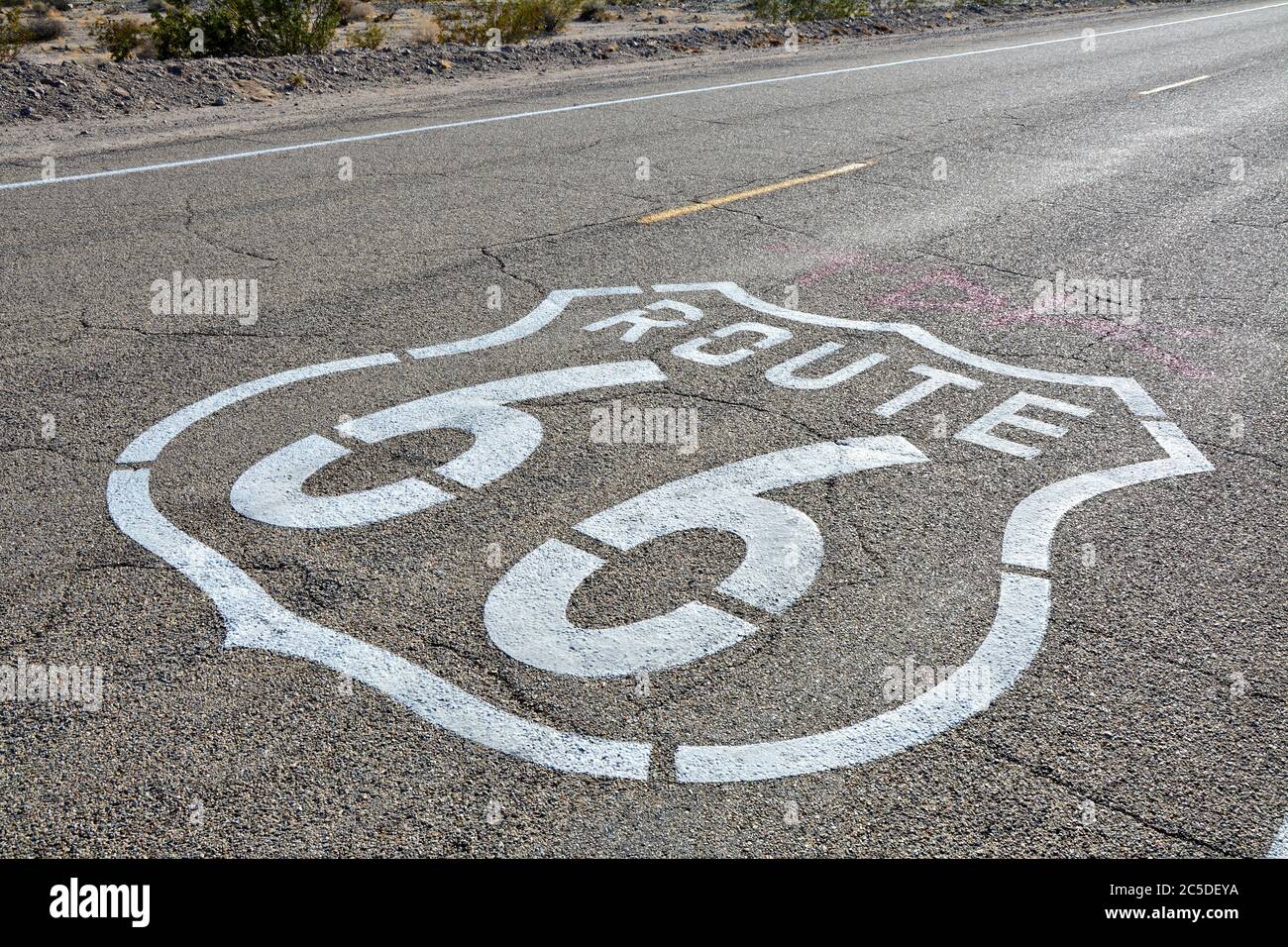Route 66, beschildertes Schild auf der Straße. USA Road Trip Stockfoto