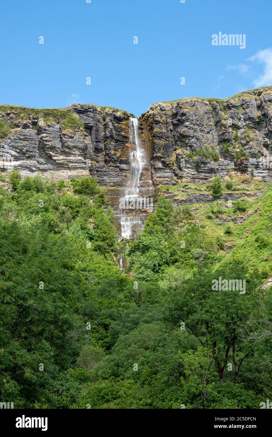 Wasserfall Teufelsschornstein oder Sruth in Aghanidh an Aird, höchster Wasserfall in Irland, Co. Sligo Stockfoto