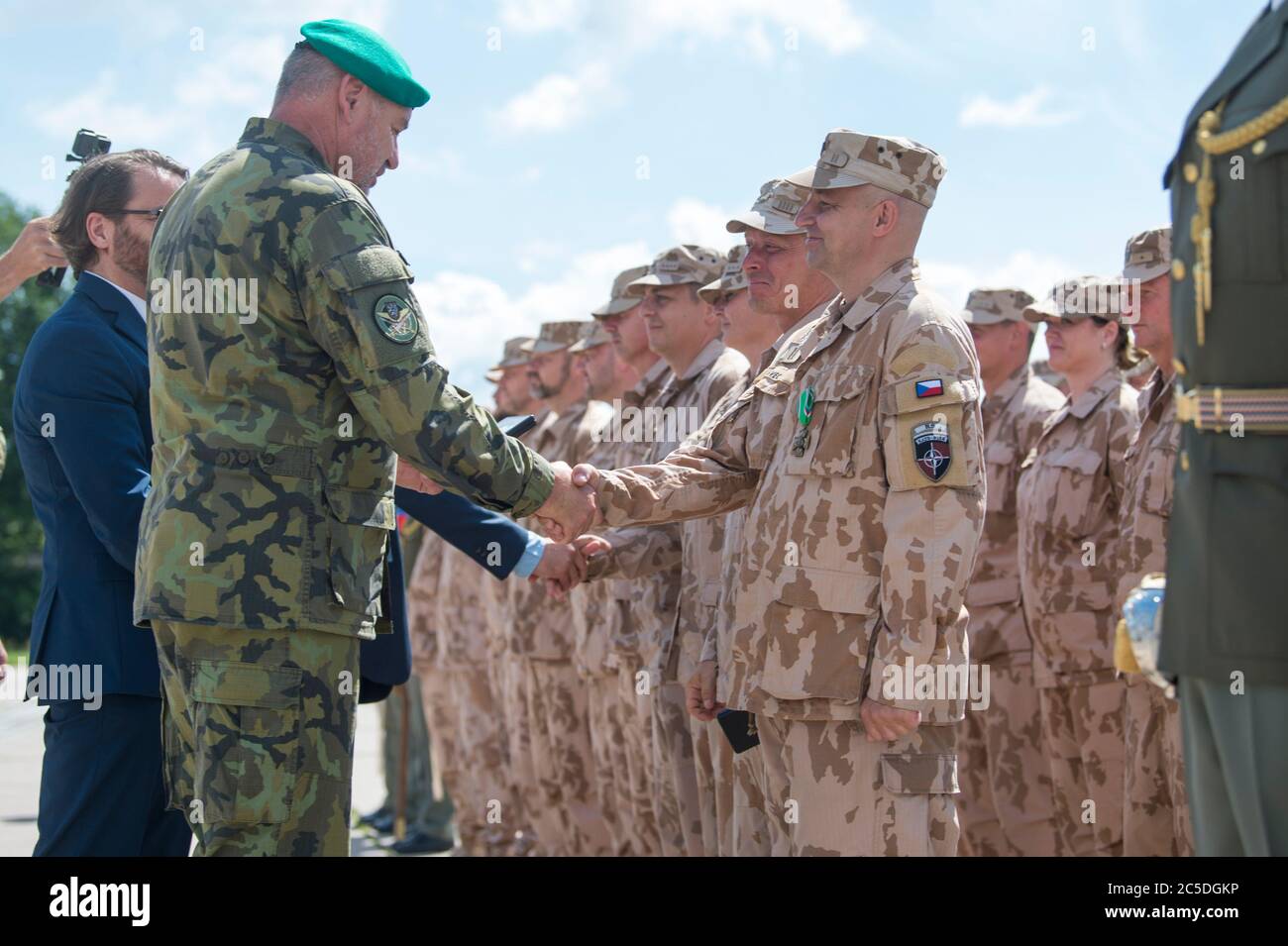 Pardubice, Tschechische Republik. Juli 2020. Parade der 20. Task Group des tschechischen Militärs nach der Rückkehr aus Afghanistan in Pardubice, Tschechische Republik, 2. Juli 2020. Quelle: Josef Vostarek/CTK Photo/Alamy Live News Stockfoto