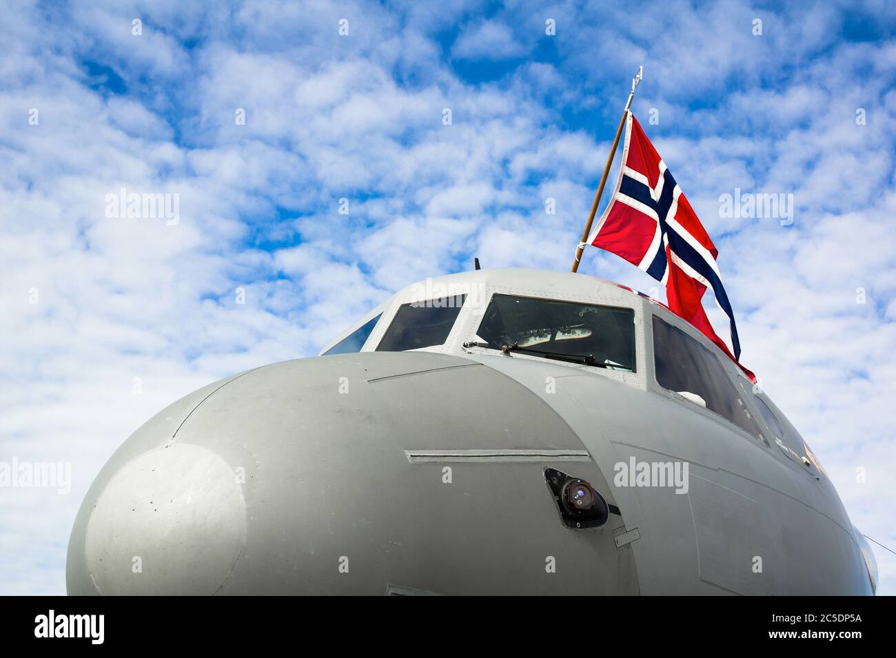 Militärflugzeug und Flugzeug mit Flagge von Norwegen - norwegische Luftwaffe Stockfoto