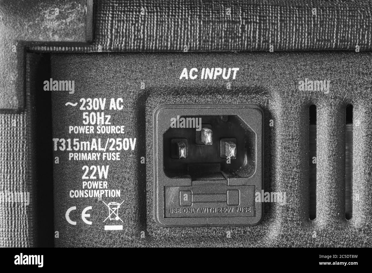 Steckdose für Stromversorgung. Beschreibung der Stromquelle. Strom und Spannung. Stockfoto