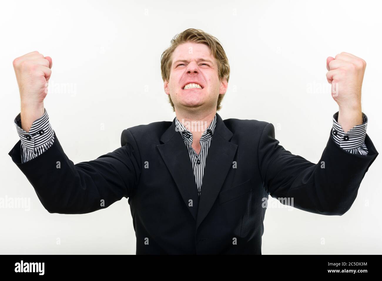 Portrait von gestressten jungen Geschäftsmann suchen wütend Stockfoto