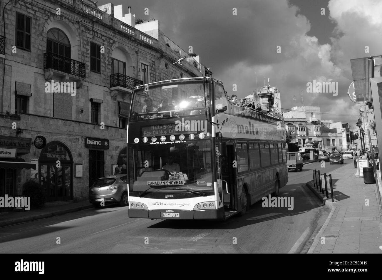 Malta Insel: eine Sightseeing Tour mit einem Trainer der Fahrt durch die Hauptstadt Valetta Stockfoto