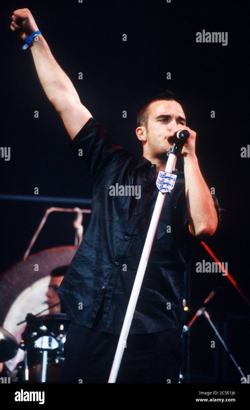 Robbie Williams beim Glastonbury Festival 1998, Worthy Farm Somerset, England, Großbritannien. Stockfoto