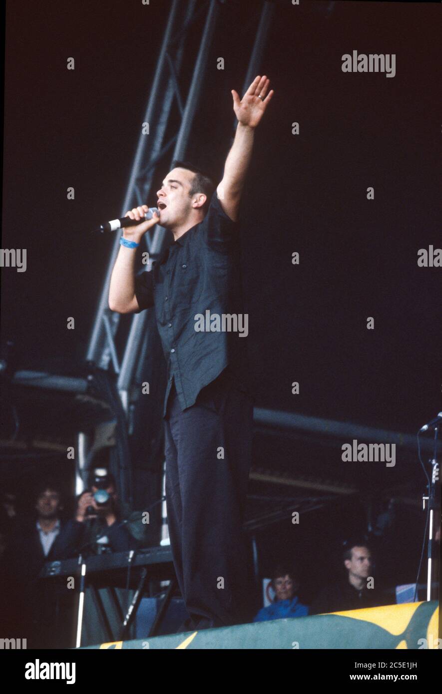 Robbie Williams beim Glastonbury Festival 1998, Worthy Farm Somerset, England, Großbritannien. Stockfoto