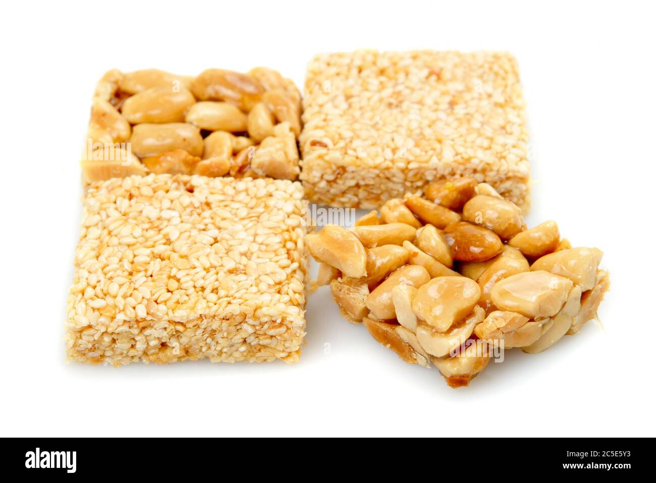 Orientalische Süßigkeiten auf weißem Hintergrund Stockfoto