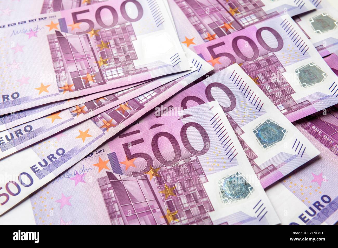 500 Euro Geldscheine Hintergrund. 500 Banknoten der Währung der Europäischen Union. Stapel von Euro-Geld-Cash-Nahaufnahme. Konzept von Bank, Stock und Weal Stockfoto